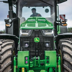 Spektakl koji se ne propušta: Na 93. MPS KITE DOO izlaže najbolje od John Deere-a i poklanja traktor srećnom dobitniku!