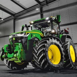 Spoj moći, pameti i čuvanja zemljišta: John Deere Serija 8 spremna za izazove modernih gazdinstava